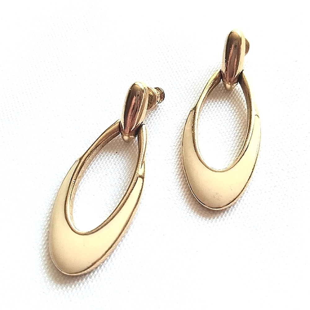 Vintage Trifari Gold Tone & Cream Enamel Post Back Drop Dangle Earrings